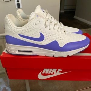 Nike Air Max (women’s)